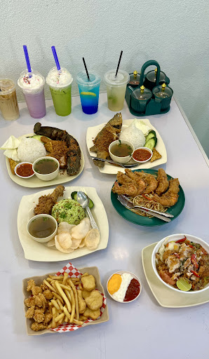 D'NeeQSha Cafe